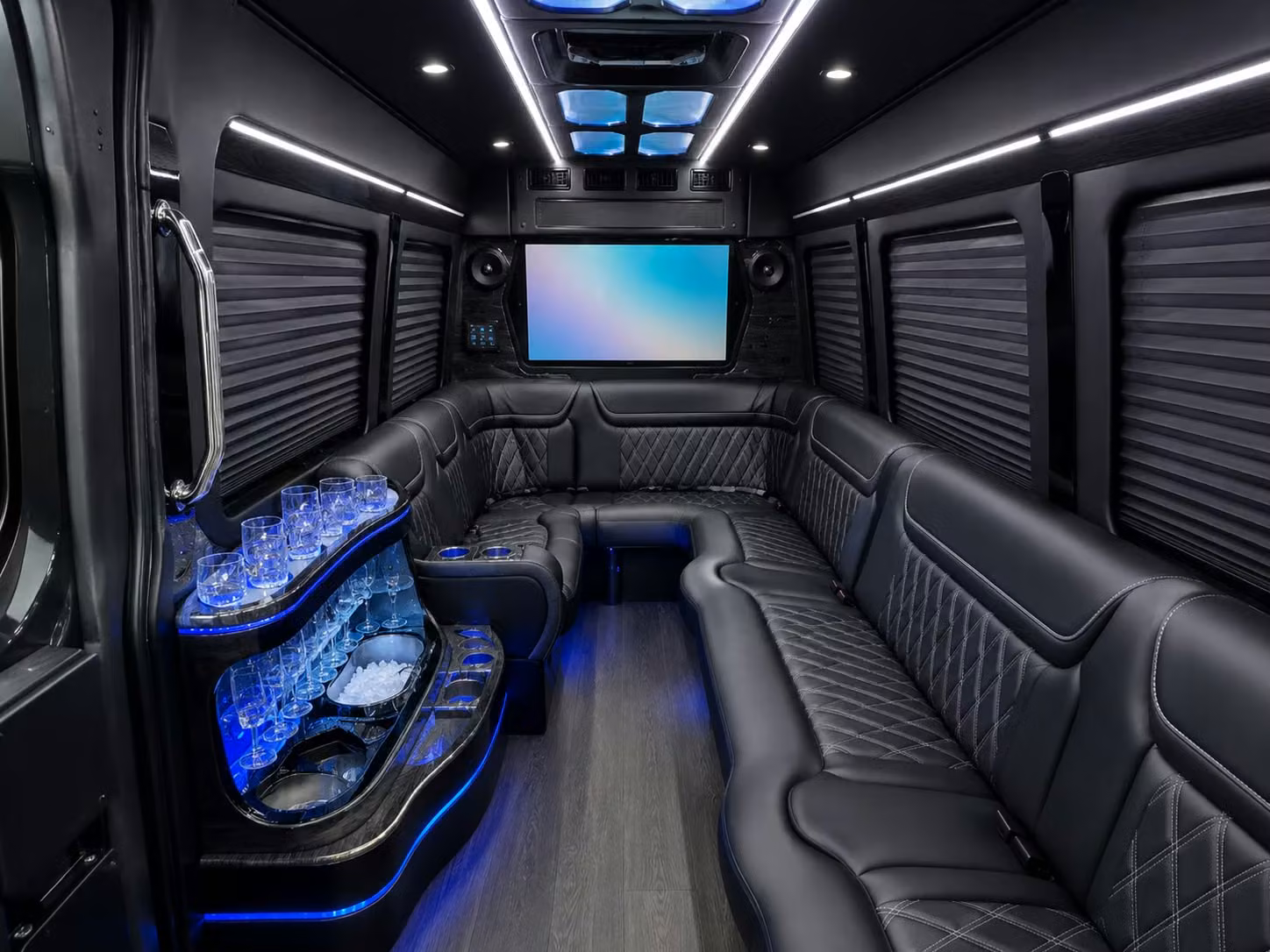 choosing the right bus size for your huntington beach school field trip